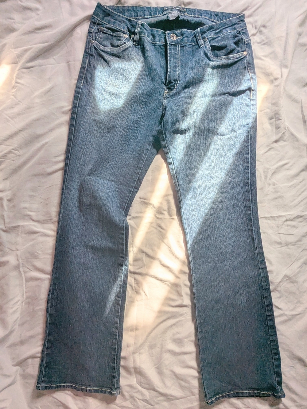 Size 12 Roadrunner VINTAGE Medium Wash Mid-rise Bootcut/Flare Jeans
